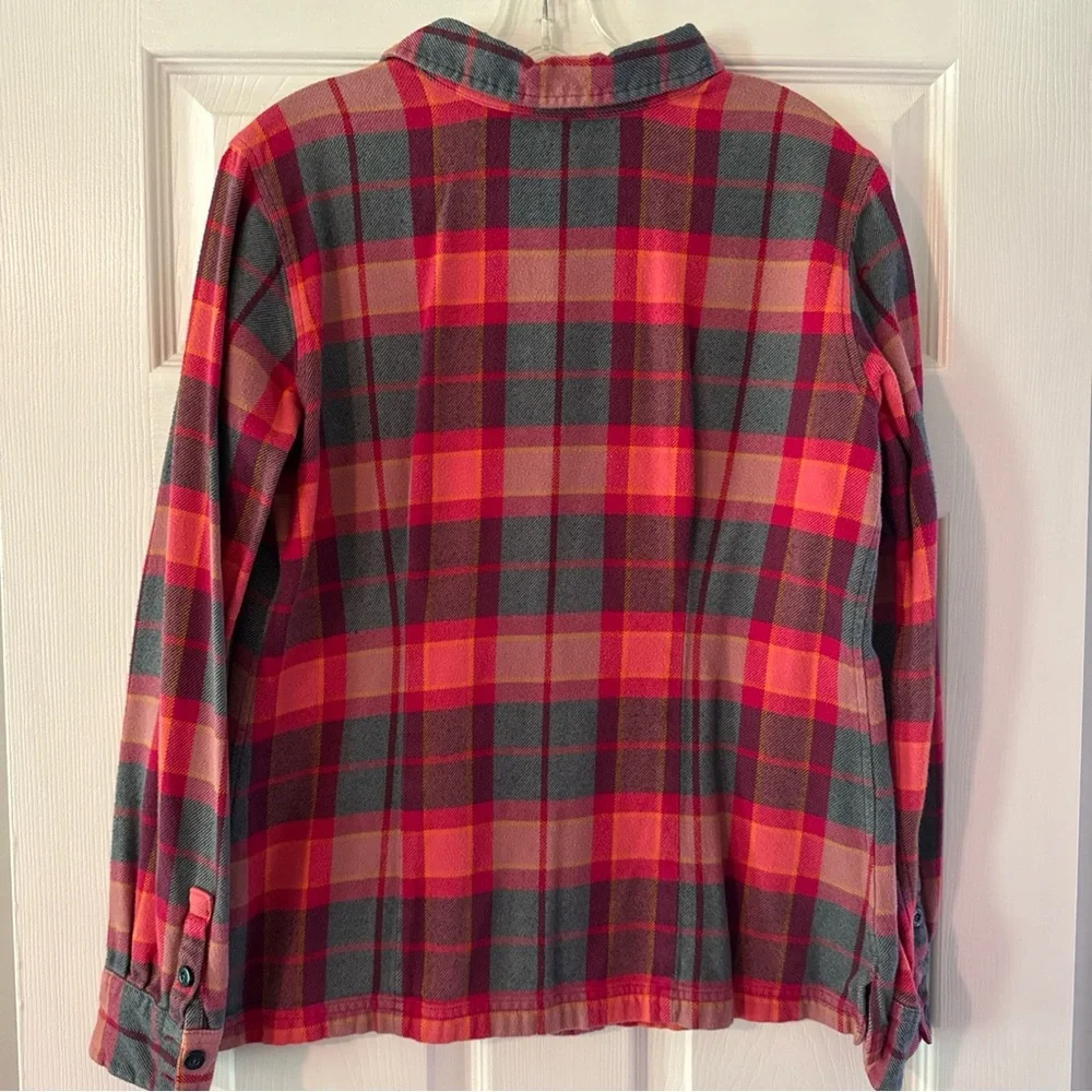 Women’s Patagonia Red and Gray Plaid Button-Up Shirt - Picture 5 of 5